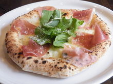 Raw ham pizza