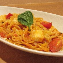 Pasta with tomato sauce, mozzarella, and basil