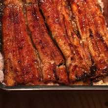 Eel served over rice in a lacquered box