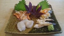 Assorted shellfish sashimi