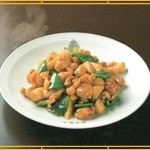 Stir-fried chicken and cashew nuts