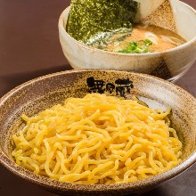 Ramen noodles with dipping sauce