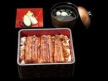 Eel served over rice in a lacquered box