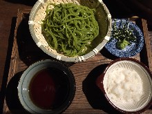Tea-flavored buckwheat noodles