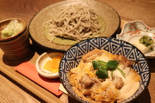 Chicken and egg rice bowl and soba meal set