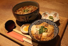 Chicken and egg rice bowl and soba meal set