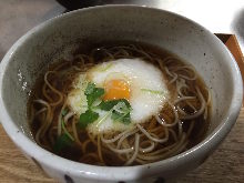 Buckwheat noodles with a raw egg and grated yam