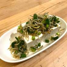 Chilled tofu with dried baby sardine and green onion