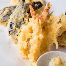 Assorted seafood tempura