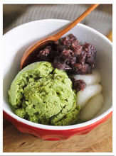 Shiratama zenzai (sweet red bean soup with rice flour dumplings) with match ice cream