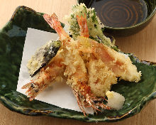 Assorted seafood tempura