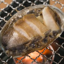 Grilled live abalone