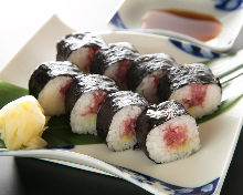 Negi toro (minced tuna with green onions) sushi rolls