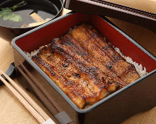 Eel served over rice in a lacquered box