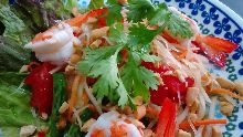 Green papaya salad (goi du du)