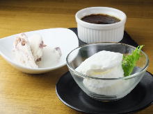 Daifuku (rice cake with red bean paste filling)