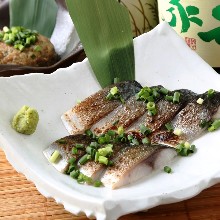 Seared marinated mackerel sashimi