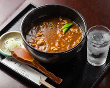 Buckwheat noodles with curry sauce and scallions