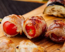 Grilled pork wrapped cherry tomato skewer