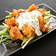 Fried chicken with vinegar and tartar sauce