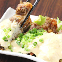 Fried chicken with vinegar and tartar sauce