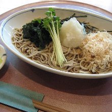 Buckwheat noodles with grated daikon radish