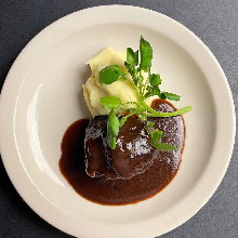 wagyu beef stew in red wine