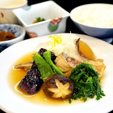 Simmered fish and vegetables