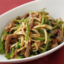 Thinly-sliced, stir-fried beef with green pepper