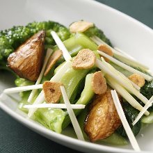 Stir-fried seasonal vegetables and garlic