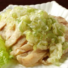 Steamed chicken topped with green onion sauce