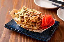 Yakisoba noodles with sauce