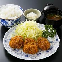 2,200 JPY Set (4 Items)