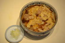 Soba noodles with meat and scallions