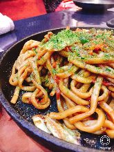 Yakisoba noodles with sauce