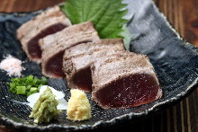 Straw-seared skipjack tuna