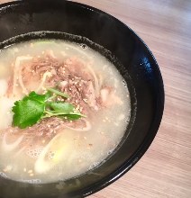 Gomtang soup