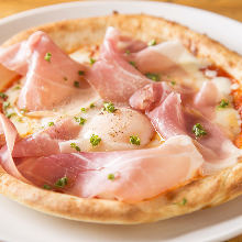 Prosciutto and codded egg pizza
