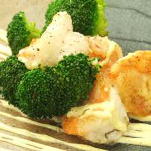 Stir-fried shrimp and broccoli with mayonnaise