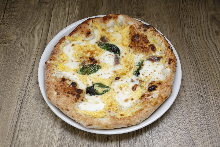 Mozzarella cheese, anchovy, and egg pizza