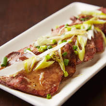 Beef tongue with green onion