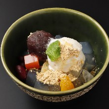 Anmitsu (agar gelatin with fruits, sweetened red beans and sweet red bean paste)