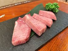 Thick-cut premium grilled tongue seasoned with salt