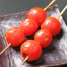 Grilled cherry tomato skewer