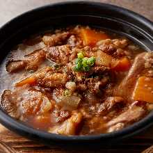 Beef tendon stewed in red wine
