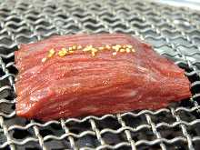 Salted skirt steak with garlic (yakiniku)