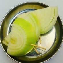 Sliced onions