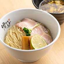 Chilled chicken tsukesoba served with chicken tempura