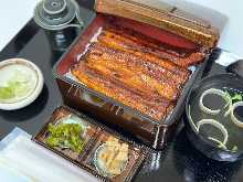 Premium eel served over rice in a lacquered box