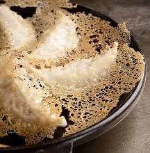 Pan-fried Gyoza with Crispy Skirt